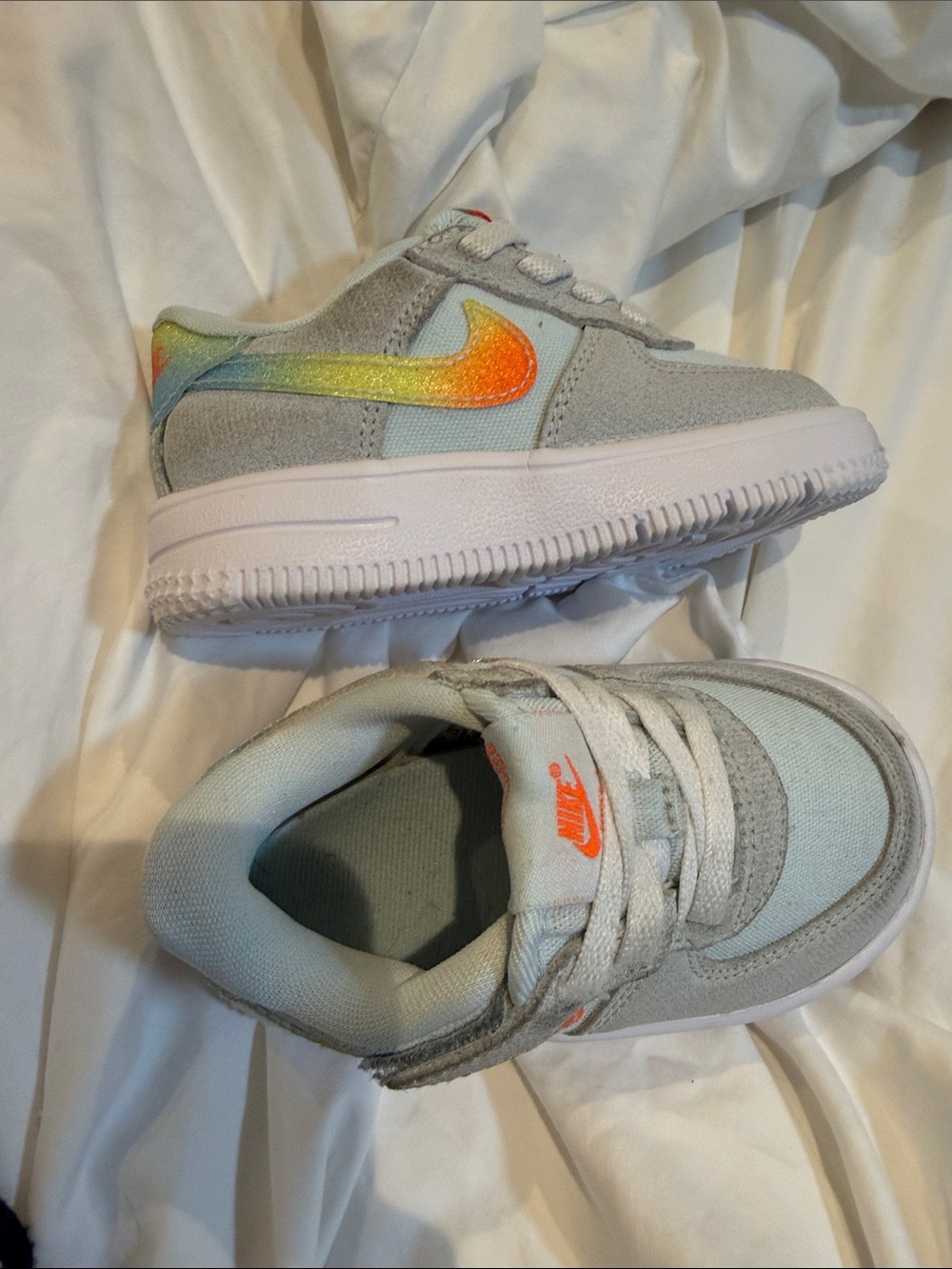 Nike Kids Light Gray Sneakers with Rainbow Swoosh